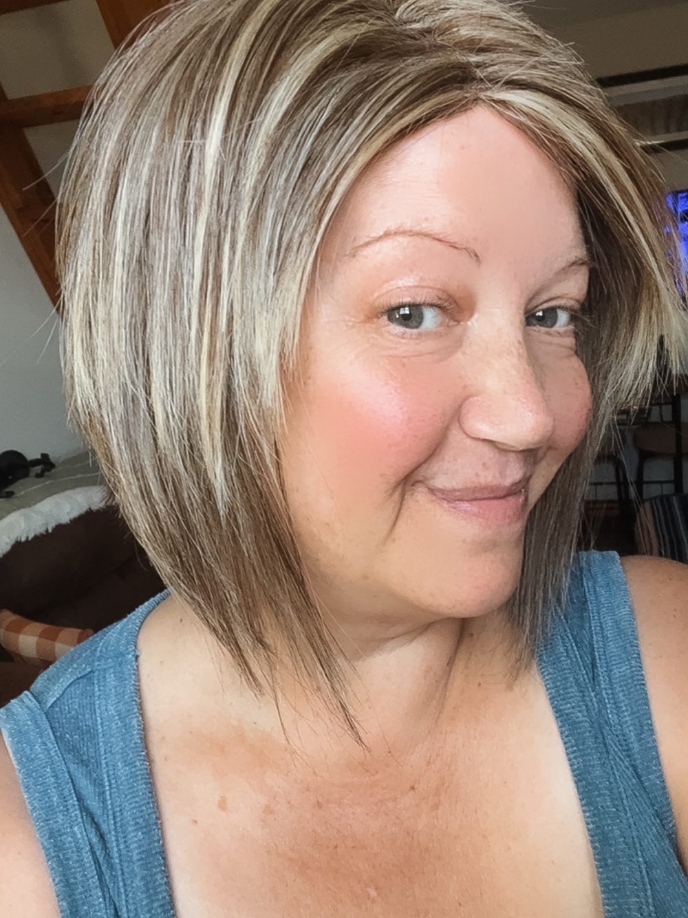 Flirty Fringe Bob Wig -by Hairdo. Glazed Mocha color w/ blonde highlights. - Picture 8 of 10